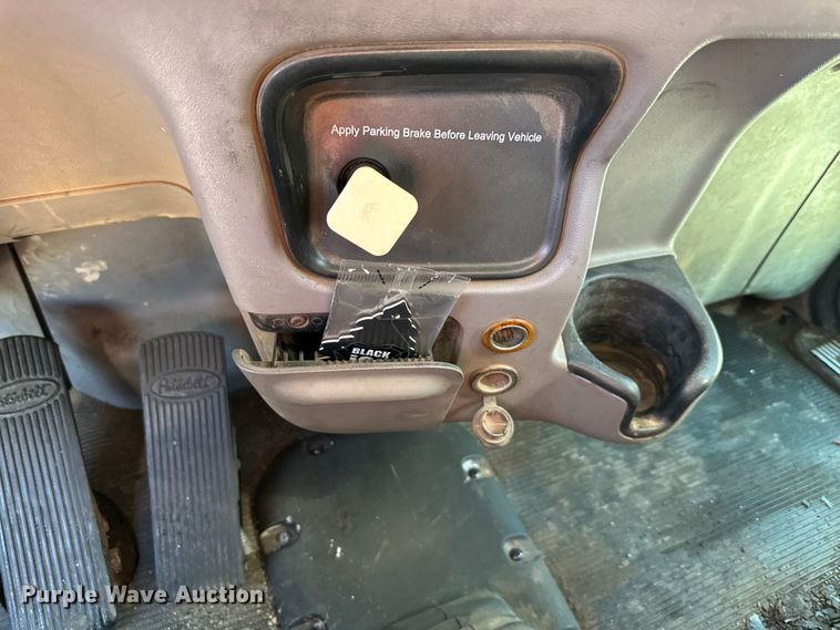 image for item NT9173 2011 Peterbilt  367 roll-off container truck