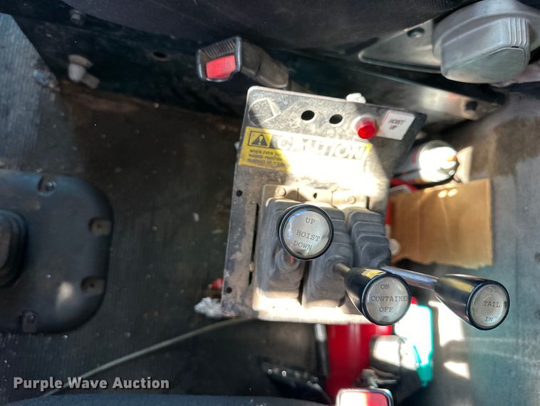 image for item NT9173 2011 Peterbilt  367 roll-off container truck