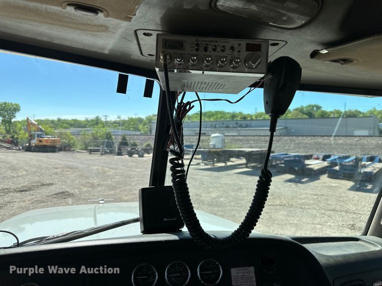 image for item NT9173 2011 Peterbilt  367 roll-off container truck