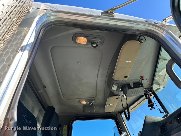 image for item NT9173 2011 Peterbilt  367 roll-off container truck