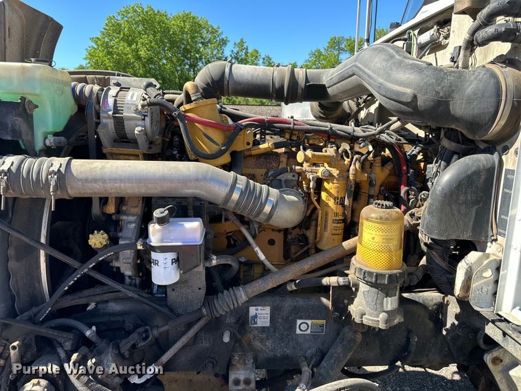 image for item NT9173 2011 Peterbilt  367 roll-off container truck