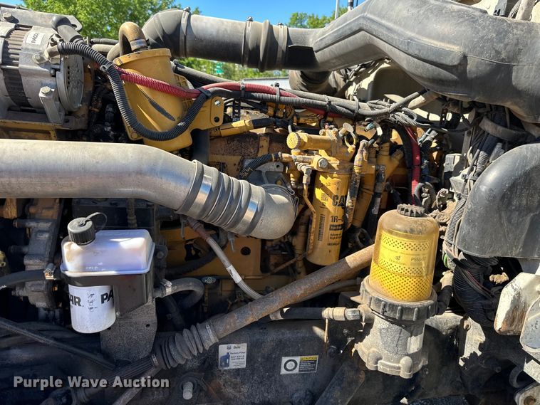 image for item NT9173 2011 Peterbilt  367 roll-off container truck