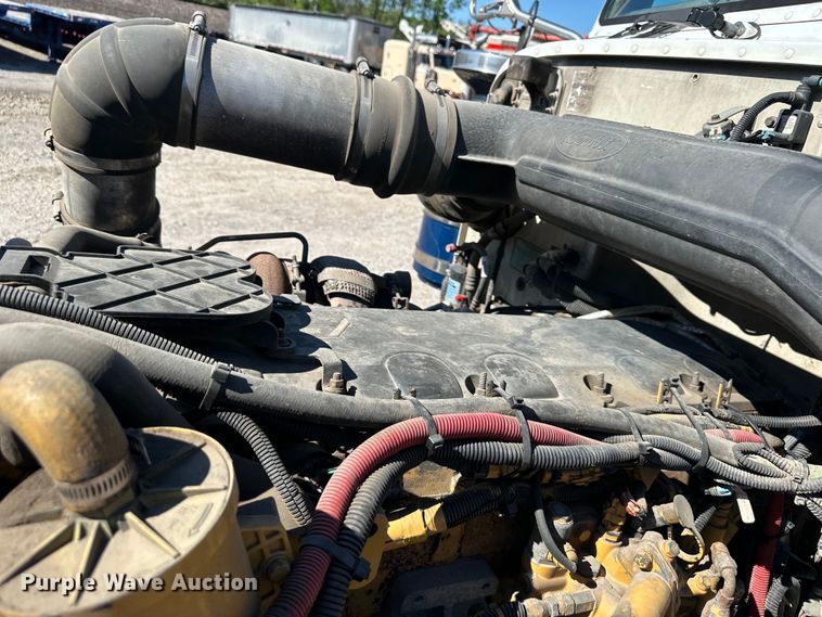 image for item NT9173 2011 Peterbilt  367 roll-off container truck