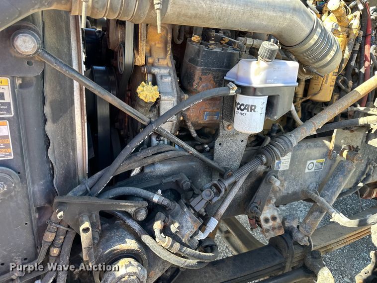 image for item NT9173 2011 Peterbilt  367 roll-off container truck