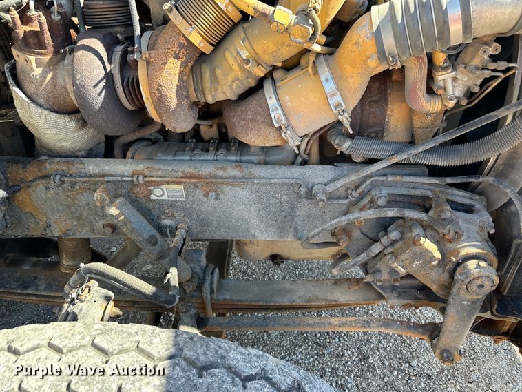 image for item NT9173 2011 Peterbilt  367 roll-off container truck