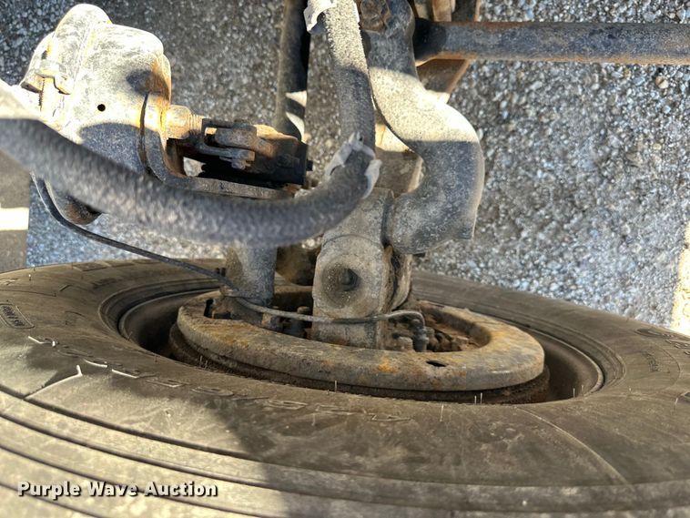 image for item NT9173 2011 Peterbilt  367 roll-off container truck