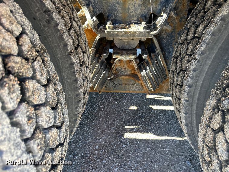 image for item NT9173 2011 Peterbilt  367 roll-off container truck