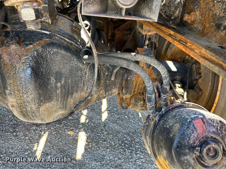 image for item NT9173 2011 Peterbilt  367 roll-off container truck