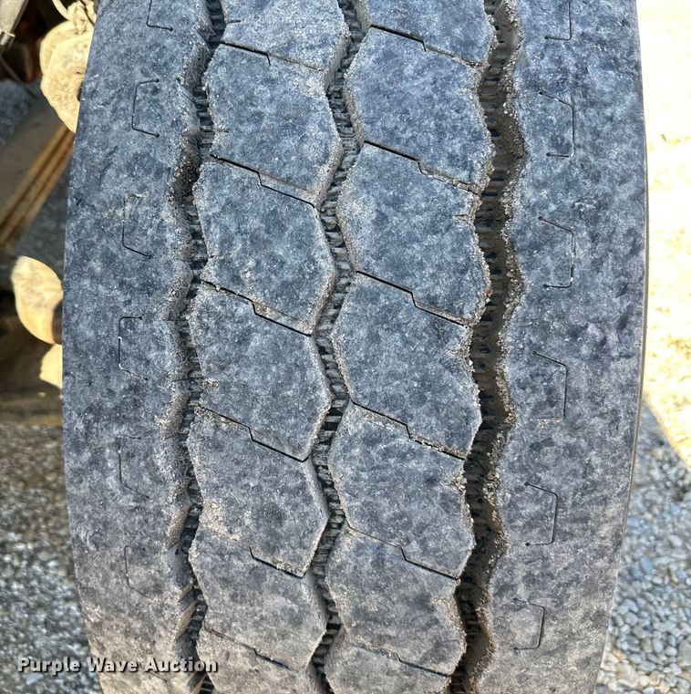 image for item NT9173 2011 Peterbilt  367 roll-off container truck