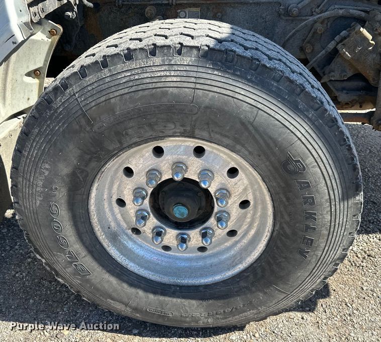 image for item NT9173 2011 Peterbilt  367 roll-off container truck