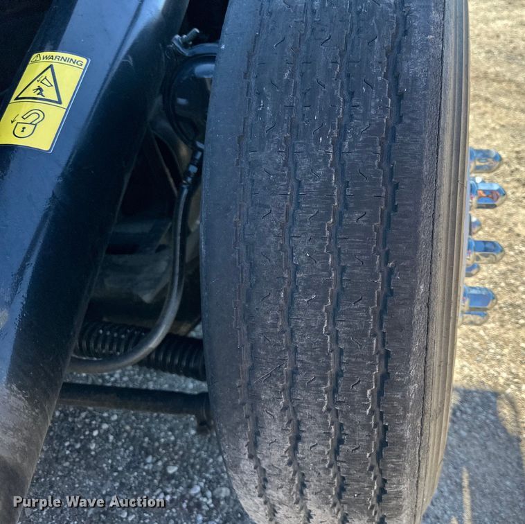 image for item NT9173 2011 Peterbilt  367 roll-off container truck