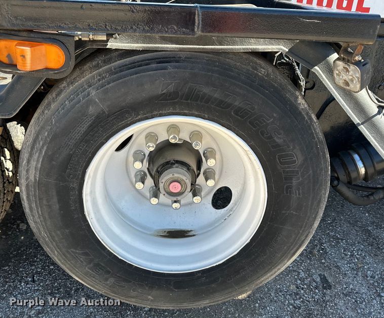 image for item NT9173 2011 Peterbilt  367 roll-off container truck