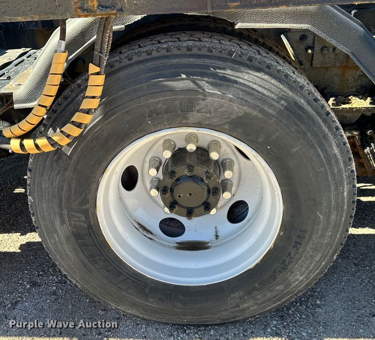 image for item NT9173 2011 Peterbilt  367 roll-off container truck