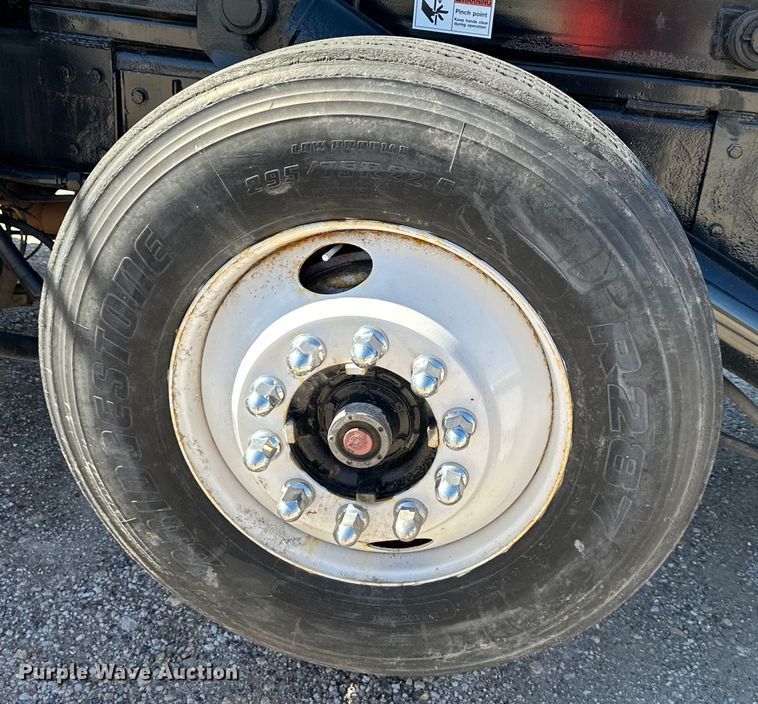 image for item NT9173 2011 Peterbilt  367 roll-off container truck