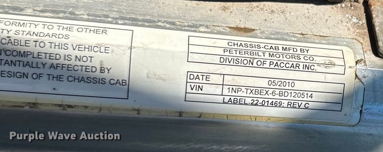 image for item NT9173 2011 Peterbilt  367 roll-off container truck