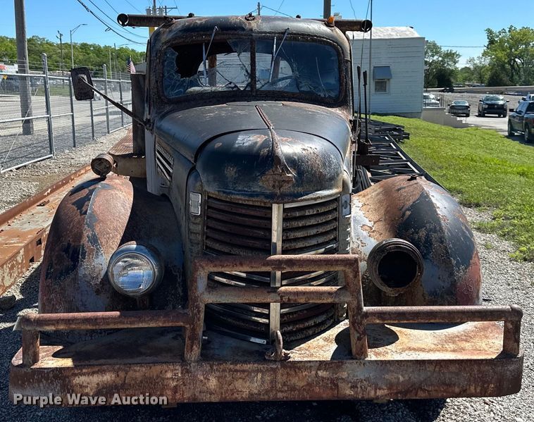 image for item NT9176 International Harvester T86-250 winch truck