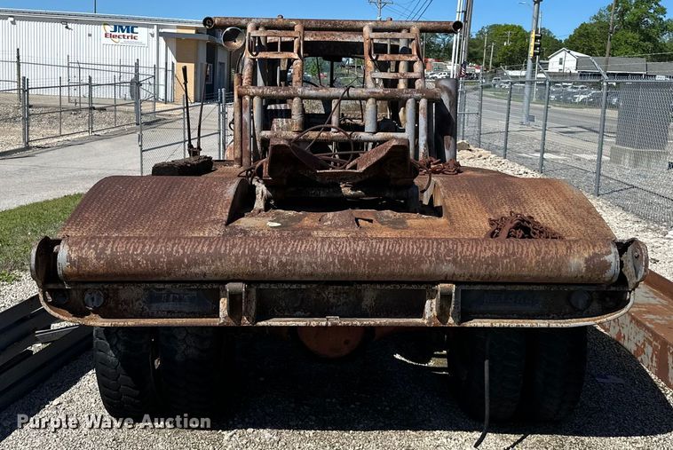 image for item NT9176 International Harvester T86-250 winch truck