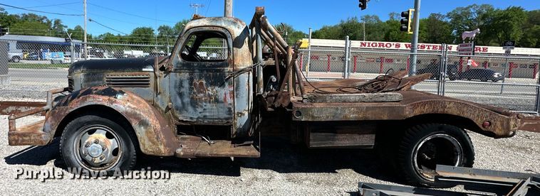 image for item NT9176 International Harvester T86-250 winch truck