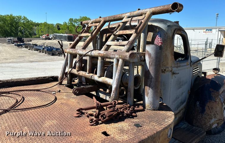 image for item NT9176 International Harvester T86-250 winch truck