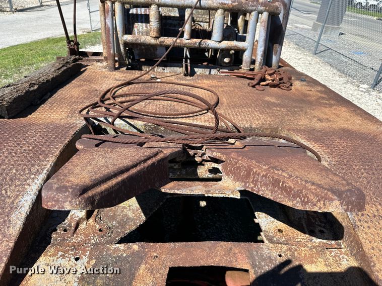 image for item NT9176 International Harvester T86-250 winch truck