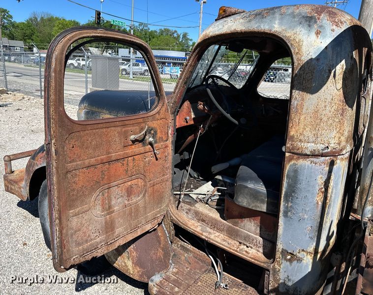 image for item NT9176 International Harvester T86-250 winch truck