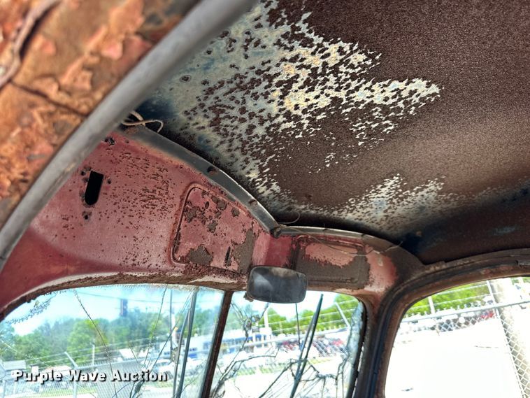 image for item NT9176 International Harvester T86-250 winch truck