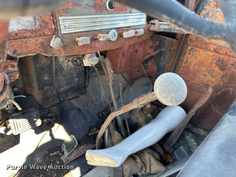 image for item NT9176 International Harvester T86-250 winch truck