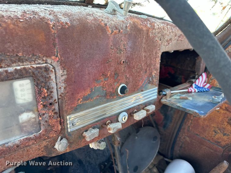 image for item NT9176 International Harvester T86-250 winch truck