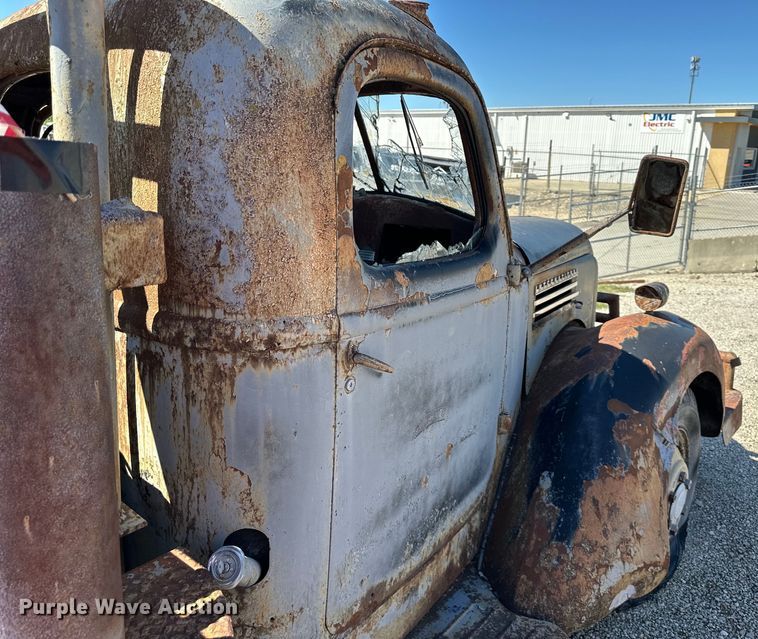 image for item NT9176 International Harvester T86-250 winch truck