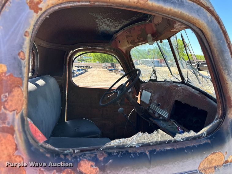 image for item NT9176 International Harvester T86-250 winch truck