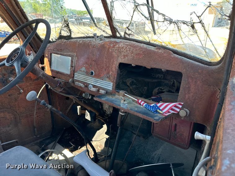 image for item NT9176 International Harvester T86-250 winch truck