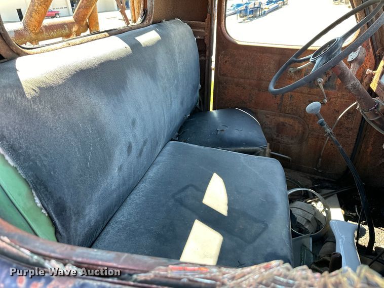 image for item NT9176 International Harvester T86-250 winch truck