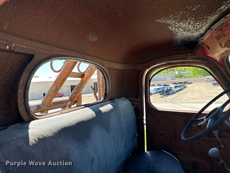 image for item NT9176 International Harvester T86-250 winch truck