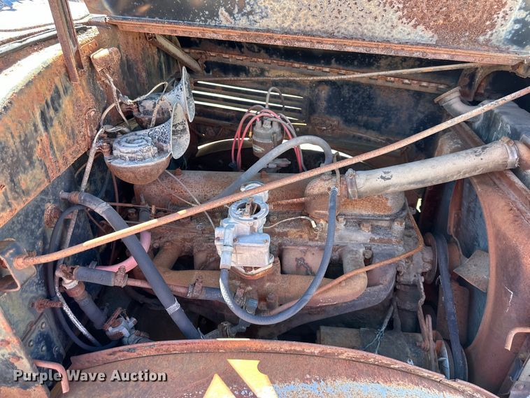 image for item NT9176 International Harvester T86-250 winch truck