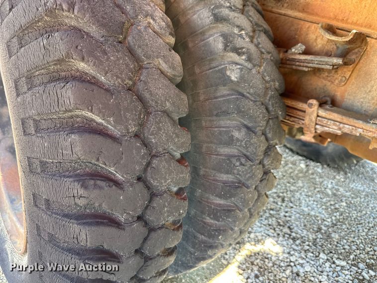 image for item NT9176 International Harvester T86-250 winch truck