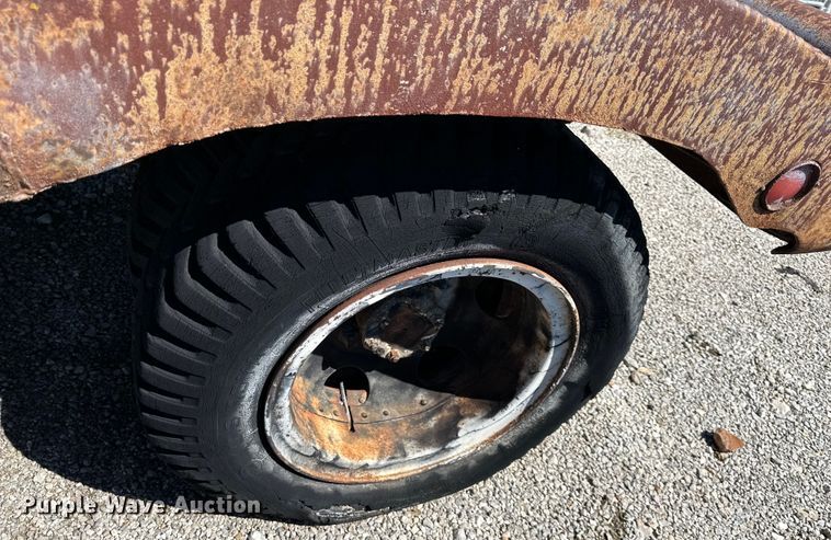 image for item NT9176 International Harvester T86-250 winch truck