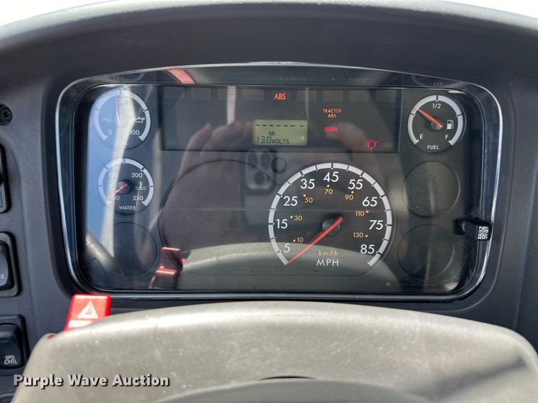 image for item NT9195 2006 Freightliner Business Class M2 box truck