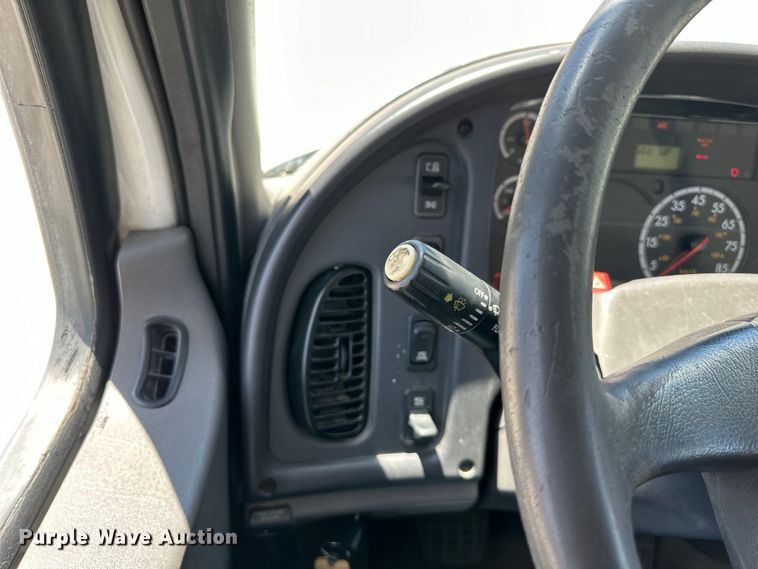 image for item NT9195 2006 Freightliner Business Class M2 box truck