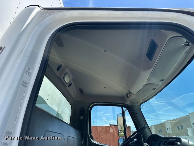 image for item NT9195 2006 Freightliner Business Class M2 box truck