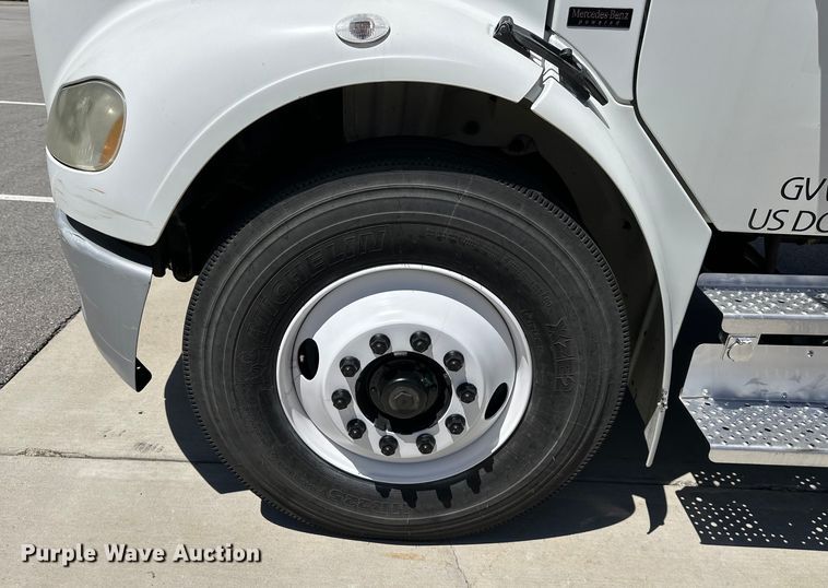 image for item NT9195 2006 Freightliner Business Class M2 box truck