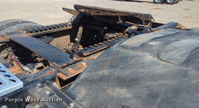 image for item NZ9431 2013 Mack CHU614 semi truck