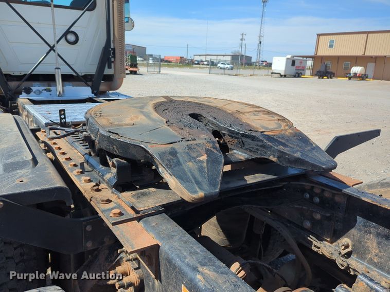 image for item NZ9431 2013 Mack CHU614 semi truck