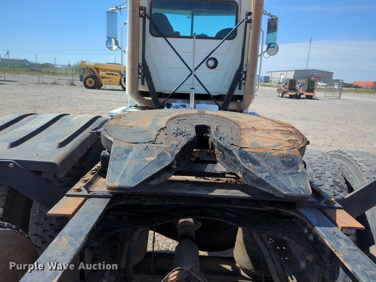 image for item NZ9431 2013 Mack CHU614 semi truck