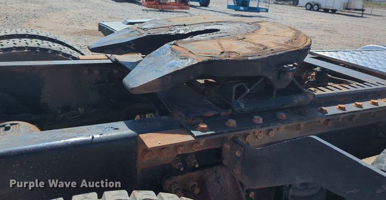 image for item NZ9431 2013 Mack CHU614 semi truck