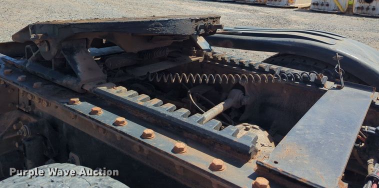 image for item NZ9431 2013 Mack CHU614 semi truck