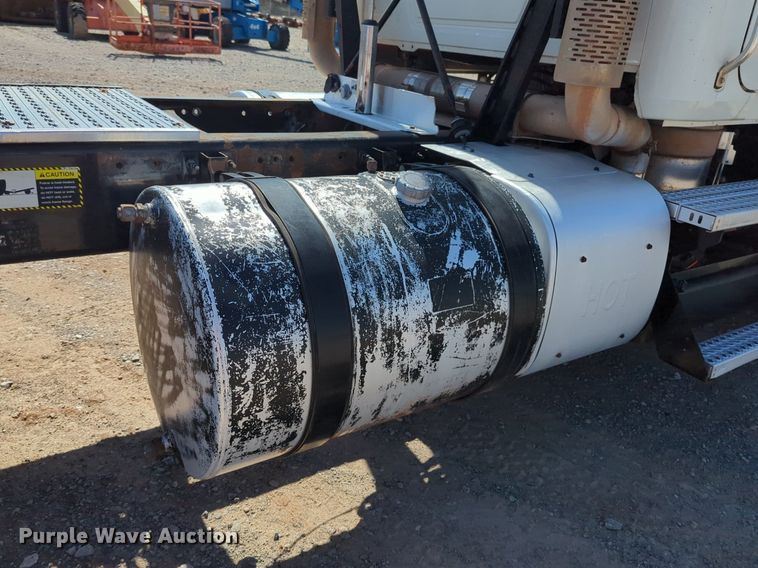 image for item NZ9431 2013 Mack CHU614 semi truck