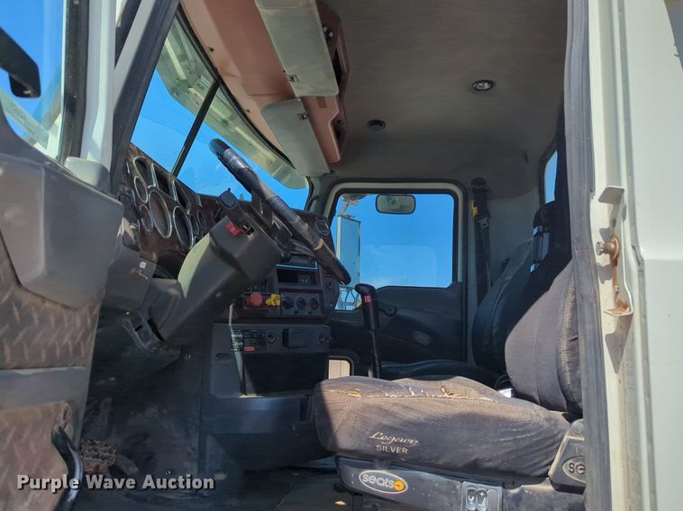 image for item NZ9431 2013 Mack CHU614 semi truck