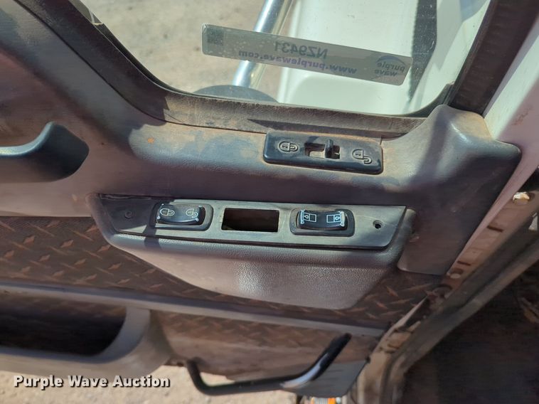 image for item NZ9431 2013 Mack CHU614 semi truck