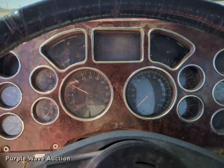 image for item NZ9431 2013 Mack CHU614 semi truck