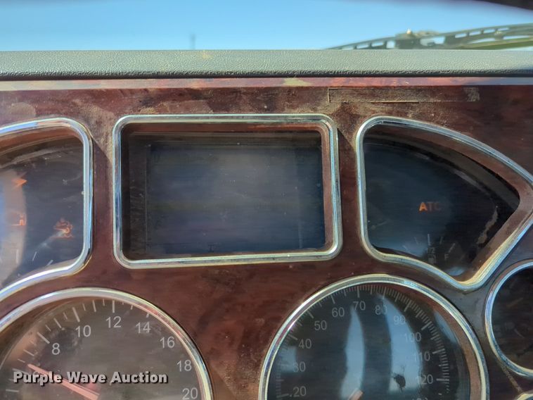 image for item NZ9431 2013 Mack CHU614 semi truck